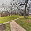 Отель Arlington Home w/ Yard: Walk to Cowboys Stadium!, фото 12