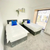 Отель Large Townhouse 5 Beds with Two Parking Spaces - Manchester City Centre, фото 2