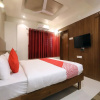 Отель OYO 12844 Sri Sai Suites, фото 6