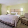 Отель Candlewood Suites Midwest City, an IHG Hotel, фото 4