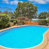 Отель Golden Shores U8, 21 Landsborough Parade, фото 5