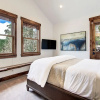 Отель Main Street Escape by Avantstay Stunning Home Right off Main Street w/ Hot Tub & Large Deck, фото 4