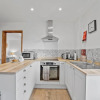 Отель Lovely 2-bed House in Canterbury, фото 13