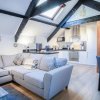 Отель Cosy At The Mews - 2 Bedroom Apartment - Tenby в Тенби