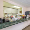 Отель Econo Lodge North Academy, фото 10