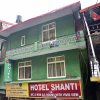 Отель OYO 10566 Hotel Shanti Guest House, фото 1