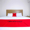 Отель RedDoorz Plus @ Cibogo Bawah 2, фото 8