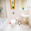 Отель Stylish City 2 Bed, 2 Bath, FREE PARKING & WiFi, фото 14