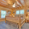 Отель Lone Wolf Lodge - Three Bedroom Cabin, фото 10