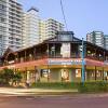 Отель Coolangatta Sands Hostel в Голде-Косте