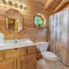 Отель Bear Tracks - Two Bedroom Cabin, фото 13