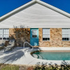 Отель Destin Beach House - Just A Splash By Panhandle Getaways, фото 1