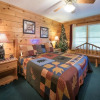 Отель The Bear Essentials 3 Bedrooms 3 Bathrooms Cabin, фото 6