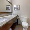 Отель Comfort Inn & Suites Market - Airport, фото 8