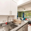 Отель Bnb Hyperion Chic 1BR Haven in Hollywood, фото 3