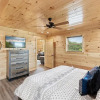 Отель Stargazer Chalet 5 Bedroom Cabin by Redawning, фото 31