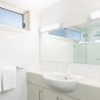 Отель Warners Bay Apartments, фото 11