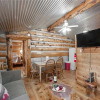 Отель Sleeping Bear, 2 Bedrooms, Front Deck, Midtown, Sleeps 6, фото 4