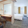 Отель SpringHill Suites Wichita East at Plazzio, фото 8