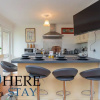 Отель Lovely Apartment by the Hillwood Park-free Parking, фото 12