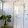 Отель Spacious Central City Apartment with Parking, фото 10