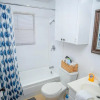 Отель Tranquil Getaway 3br/2ba Near Downtown, фото 11