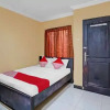 Отель Oyo 90477 Kedung Anyar Residence, фото 4