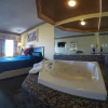 Отель Luxe Inn and Suites, фото 8