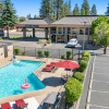 Отель Red Lion Inn & Suites Deschutes River Bend, фото 15