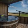 Отель Three Cliffs - Safari Glamping Tent - Llangennith, фото 1