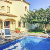 Отель Detached Villa With Privated Pool Situated At The Seafront In Sant Pere Pescador, фото 18