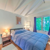Отель Couples Getaway: Northport Cottage Near Beaches!, фото 3