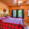 Отель Bear Essentials Lodge Hot Tub Game Room Steam Showers and Community Pool, фото 4