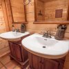 Отель Sugar Bear Lodge With Hot Tub and Free Wifi by Redawning, фото 2