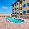 Отель Deluxe Condo at the heart of Main Beach by RedAwning, фото 15