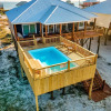 Отель Blue Oasis - Private Backyard Beach - Pool, Hammocks, Kayaks, Even Crab Traps So You Can Catch Dinne, фото 22