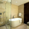 Отель Two-bedroom Executive Serviced Apartment Oakwood Suites La Maison, фото 6