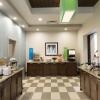 Отель Hampton Inn by Hilton Lloydminster, фото 24