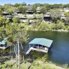 Отель 4BR Lakeway Waterfront by RedAwning, фото 20