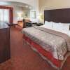 Отель La Quinta Inn & Suites by Wyndham Columbus TX, фото 4