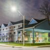 Отель Comfort Suites Downtown Windsor в Виндзоре