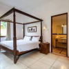 Отель PB - Villa 1 - 3BR · 3-BR Private Pool Villa Walk to Seminyak Beach, фото 7