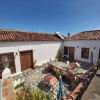 Отель Villa-sleeps4-parking-garden-pool-nearairport, фото 3