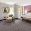 Отель La Quinta Inn & Suites by Wyndham Gainesville, фото 50