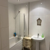 Отель Beautiful Town Centre Apartment by River & Station, фото 6