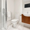 Отель Charming 1 Bdrm in Prime Viaduct Location - by Urban Butler, фото 9