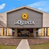 Отель La Quinta Inn & Suites by Wyndham Detroit Metro Airport в Ромулусе