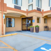 Отель Comfort Inn & Suites Love Field - Dallas Market Center, фото 1