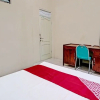 Отель Oyo 91572 Kost Esklusif Barokah, фото 15
