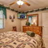 Отель Bluebird's Song by HoneyBearCabins, фото 20